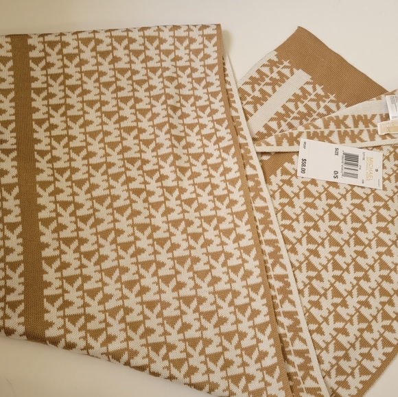 NWT $58 Michael Kors MK Camel & Cream Logo Signature Stripe Scarf - Picture 6 of 6